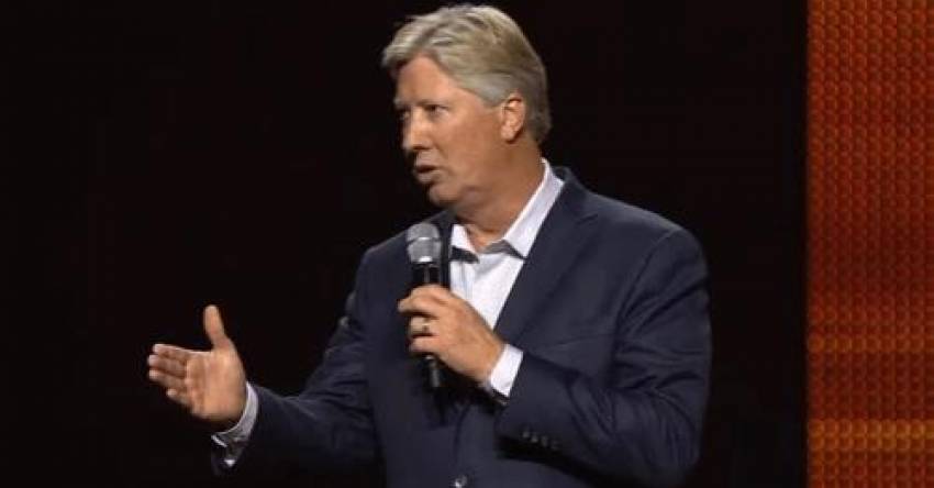 Pastorul Robert Morris își mărturisește “eșecul moral” după ce o femeie susține că acesta a început să o molesteze la vârsta de 12 ani