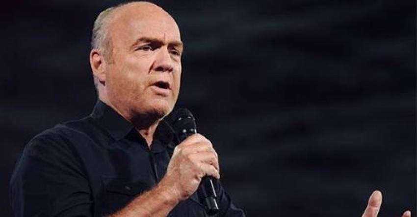 Lupta îndrăzneață a lui Greg Laurie împotriva noului val de antisemitism din campusurile universitare