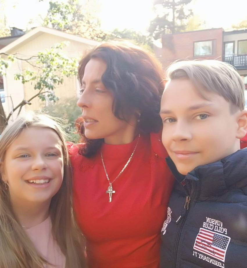 De astăzi, familia Cameliei Smicală este din nou întreagă. Maria și Mihai sunt acasă!