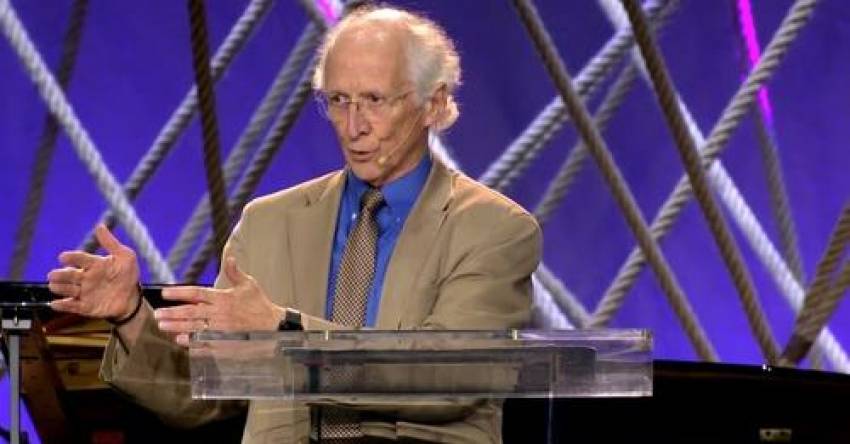 John Piper despre motivul pentru care Biblia îl numește pe Satan 