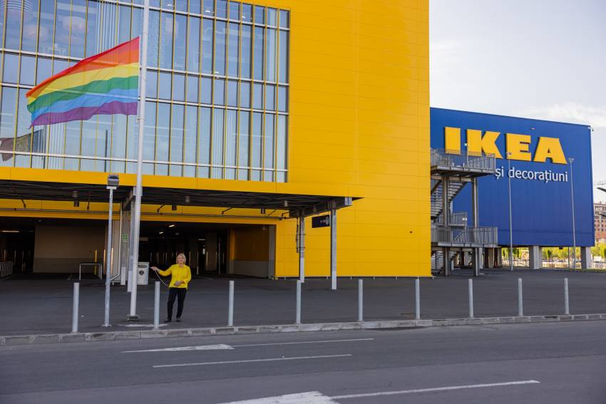 IKEA nu se mai ocupă de mobilă, ci de ce se întâmplă în dormitorul homosexualilor...