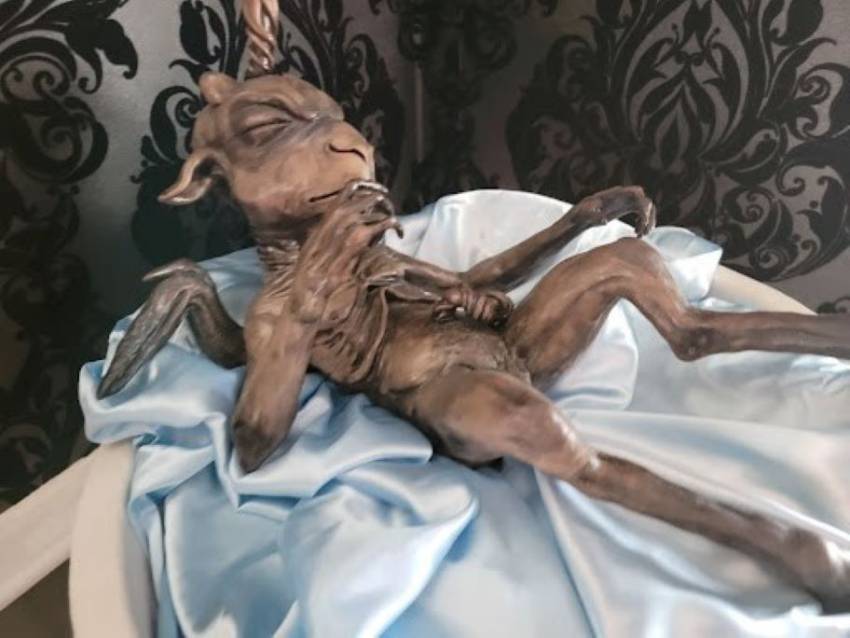 UE interzice Crăciunul, SUA îl „satanizează” - Pruncul Baphomet doarme în Ieslea Dracului