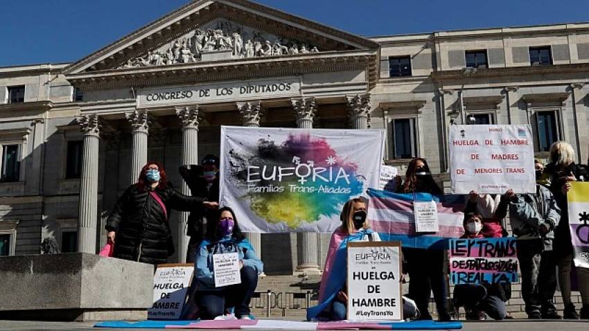 Nebunie Trans: Spania recunoaște oficial „Schimbarea de Gen” a unui copil de 8 ani