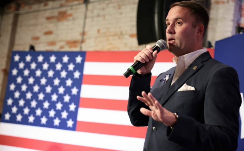 Cerem agenților FBI să nu-i mai urmărească pe americani pe baza credințelor și practicilor religioase!