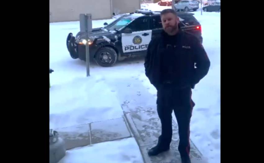 Poliția a avertizat un pastor canadian că va fi arestat pentru că a protestat împotriva unui eveniment cu homosexuali...