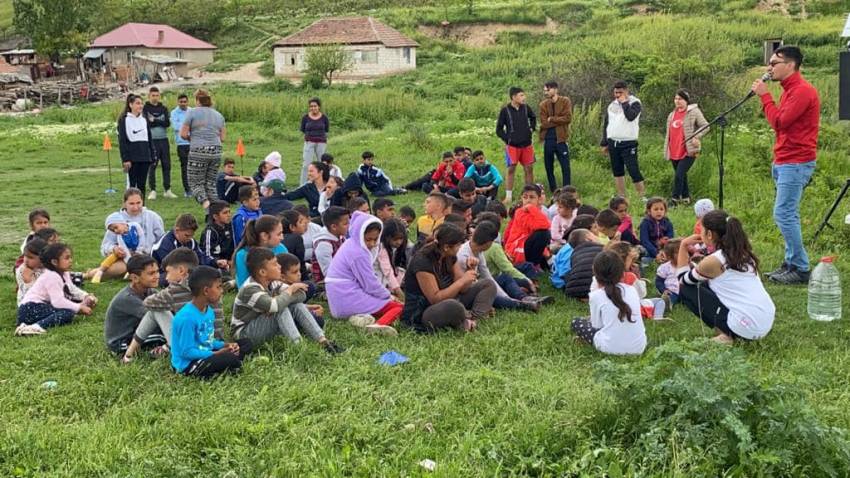Zeci de copii au plâns de bucurie încălțând primii lor adidași noi…