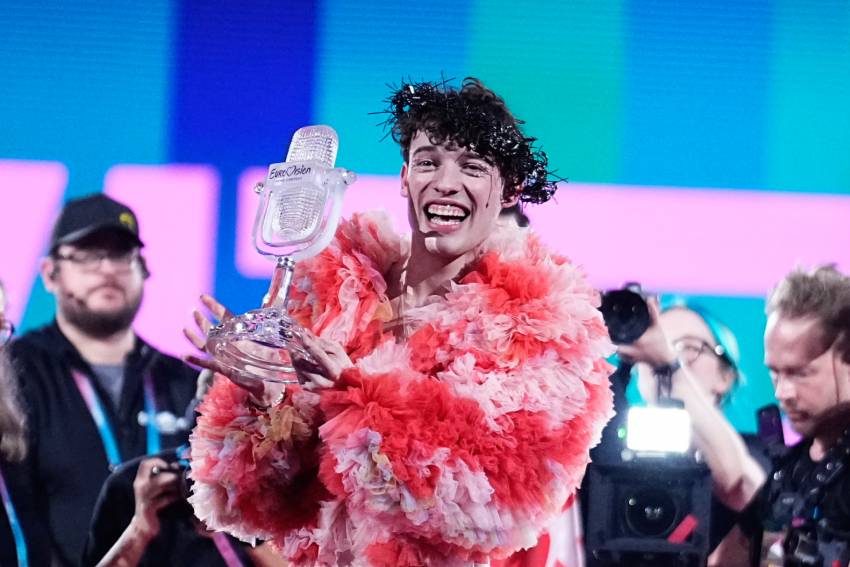 Eurovision câștigat de o ARĂTARE într-un nou afront homosexualist asupra muzicii și bunului simț