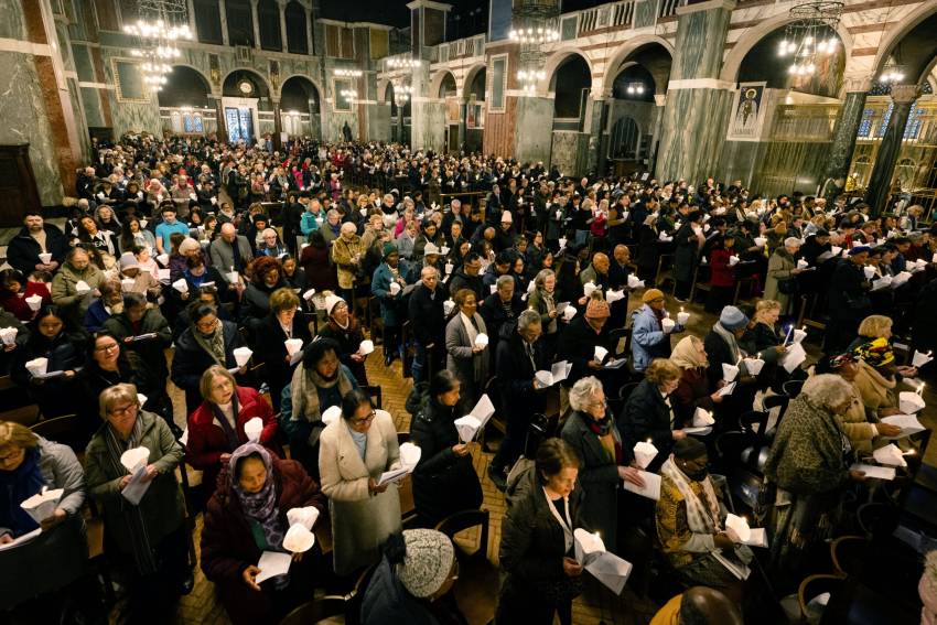 Unde dă progresismul crește: britanicii se întorc masiv la creștinism