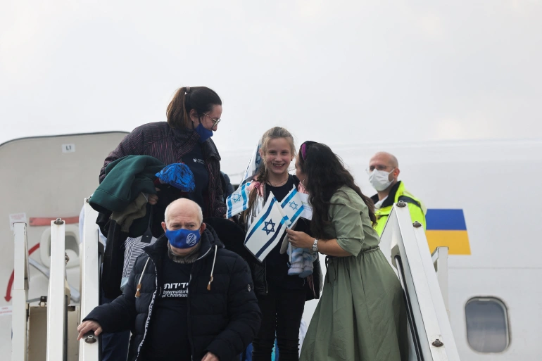 Creștinii ajută sute de evrei ucraineni să scape de război și să imigreze în Israel...