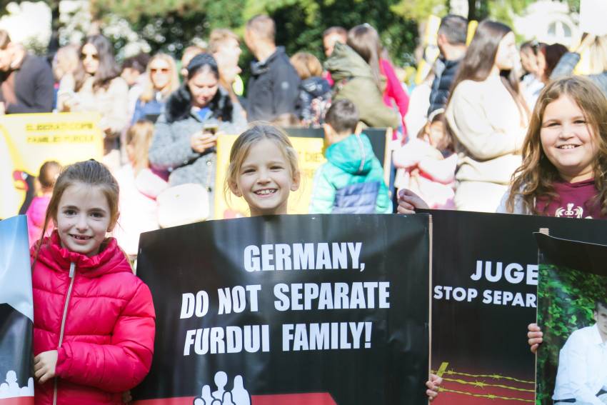 Cazul Furdui - Comunicat de presă ◉ PROTEST PENTRU SUSȚINEREA FAMILIEI FURDUI ÎN WALSRODE, GERMANIA