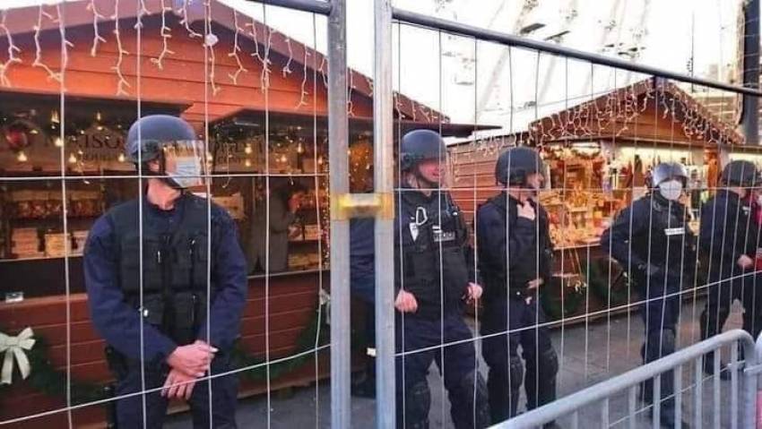 Poza Zilei ◉ Până și îngrăditele târguri de Crăciun prevestesc spre ce ne îndreptăm...