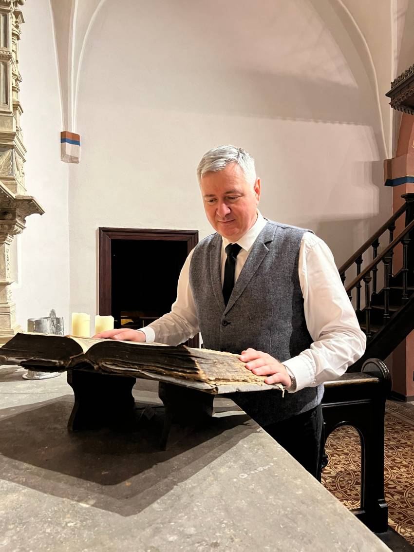 Florin Ianovici ◉ Așteaptă