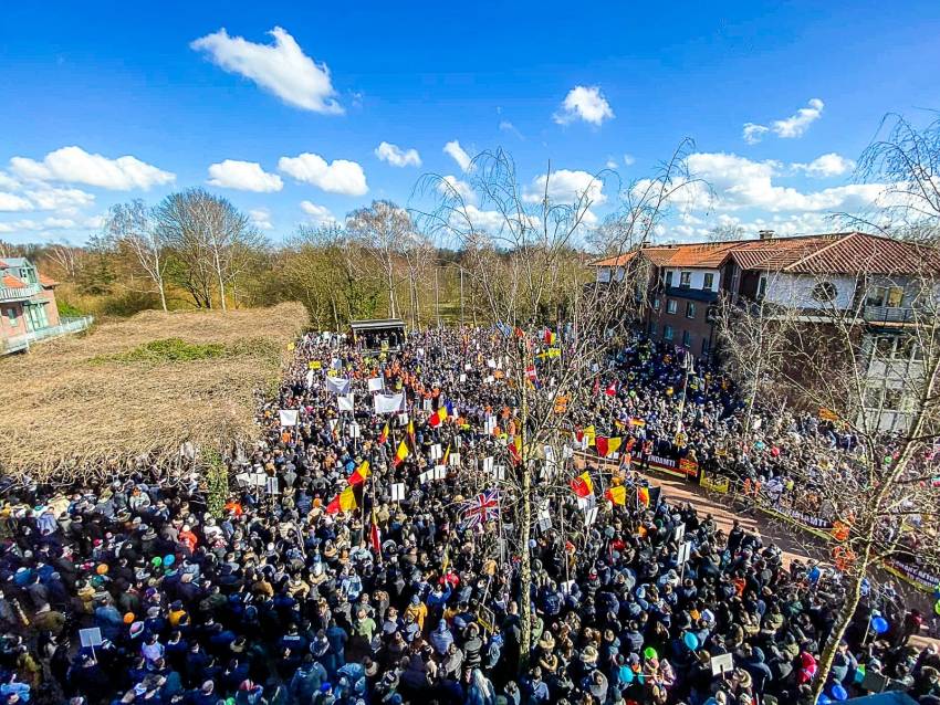 Românii au scris o filă de istorie în Walsrode, Germania: Mobilizare fără precedent pentru susținerea familiei Furdui!