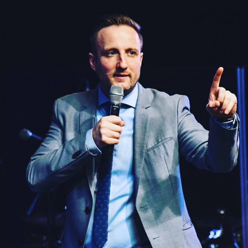 Tony Berbece ◉ “Hei, întoarce-te!”