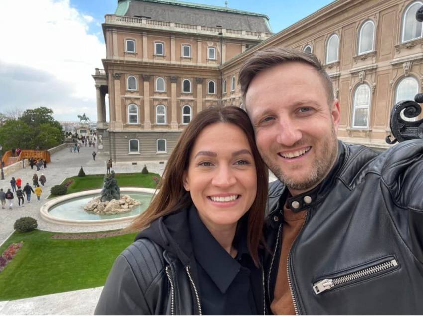 Tony Berbece ◉ Ești cel mai frumos dar și te vreau pentru un infinit de ani…