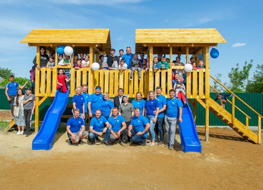 Bible Mission Moldova: Inaugurare teren de joacă