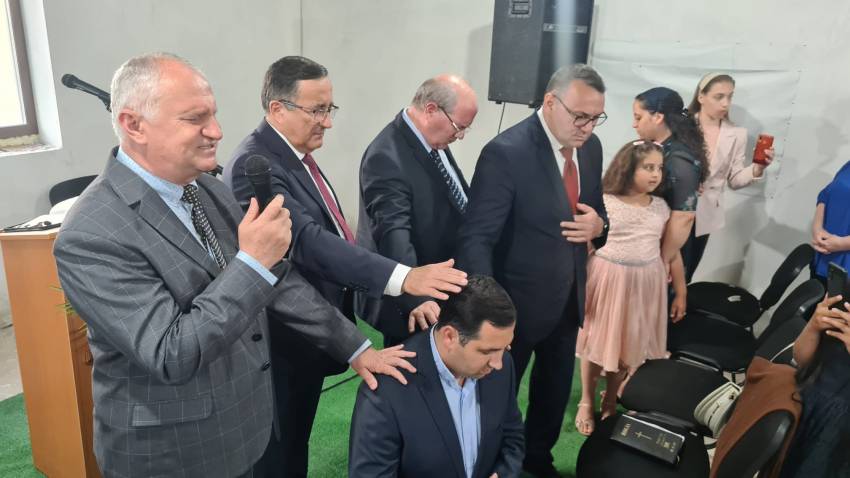 Slujbă de ordinare a pastorului Rudolf Murgu la Biserica El-Shaddai Sânnicolau Mic