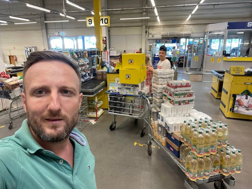 Tony Berbece ◉ Rugați-vă pentru noi, am plecat spre Moldova…