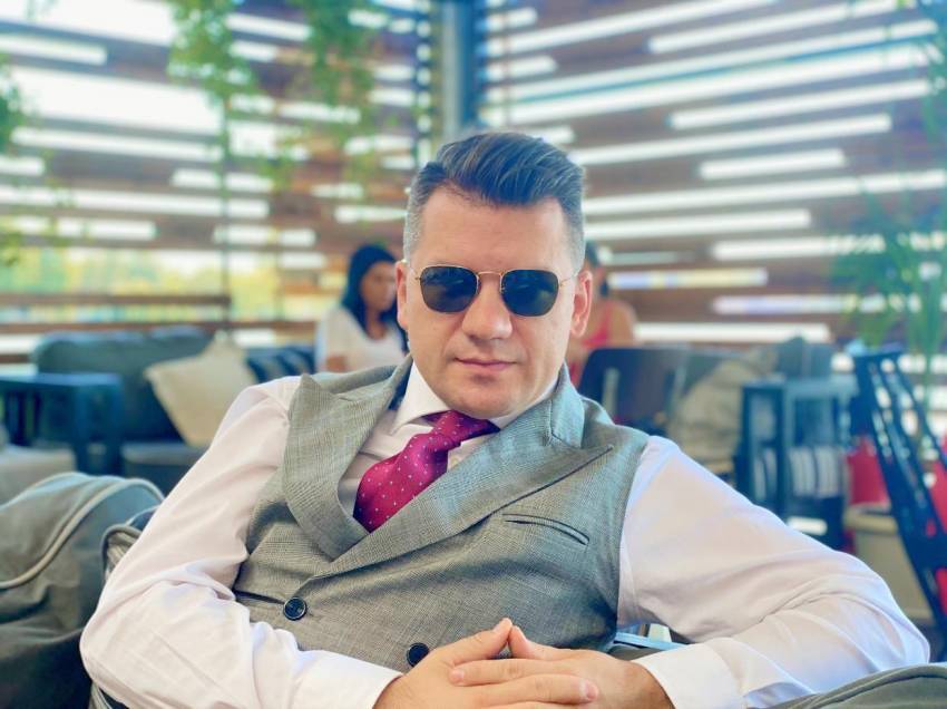 Mihai Neamţu ◉ Nu yesmenii mișcă România înainte, ci oamenii liberi...