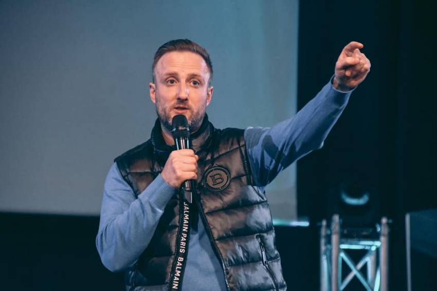 Tony Berbece ◉ Digitalizarea banilor, cel mai mare pas spre venirea Antihristului…