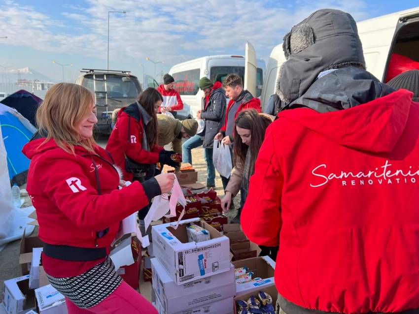 Samaritenii Renovatio ◉ Astăzi am distribuit hrană și pachete alimentare sinistraților din zonele Yenicag, Snanli și Baliklidere.