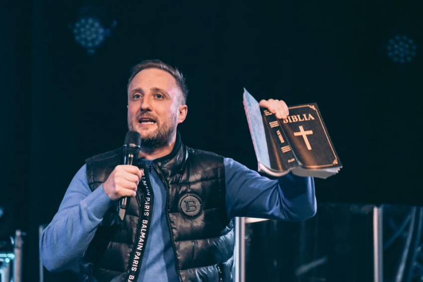 Tony Berbece ◉ “Unde ați fost de nu mai veneați odată?”