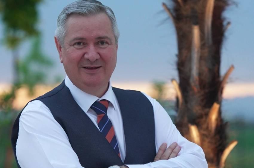 Florin Ianovici ◉ Sub asalt?