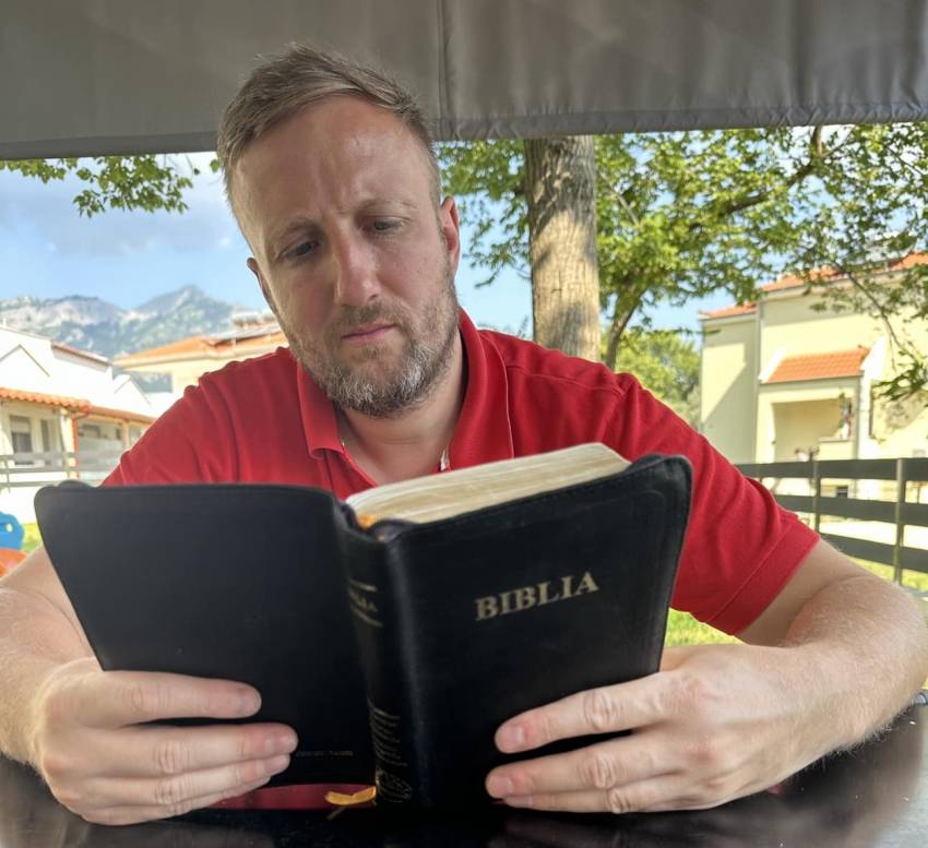 Tony Berbece ◉ De ce un milion de Biblii…