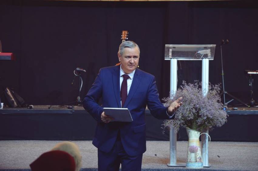 Florin Ianovici ◉ Zboară, aleargă, umblă