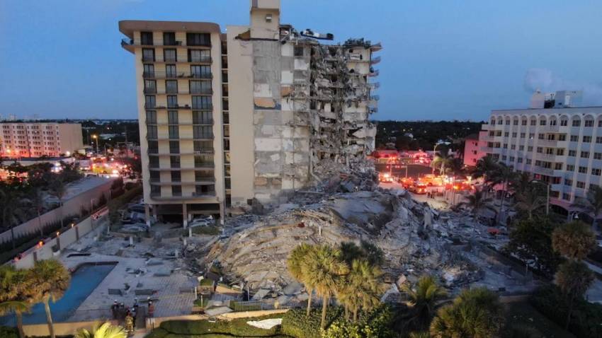 Miami: Credincioșii se roagă pentru victimele tragediei din Surfside...