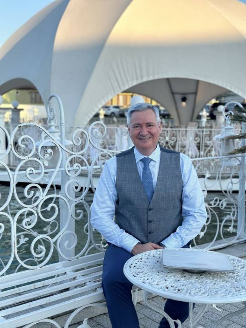 Florin Ianovici ◉ Domnul stă lângă tine