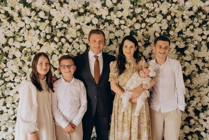 Alin Nemeș ◉ Îmi reafirm cu tărie un principiu de neclintit: tatăl este bărbat, iar mama este femeie!!!! Nu voi negocia asta niciodată!!