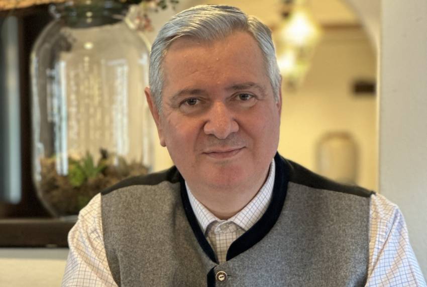 Florin Ianovici ◉ Ce fac cu întunericul?