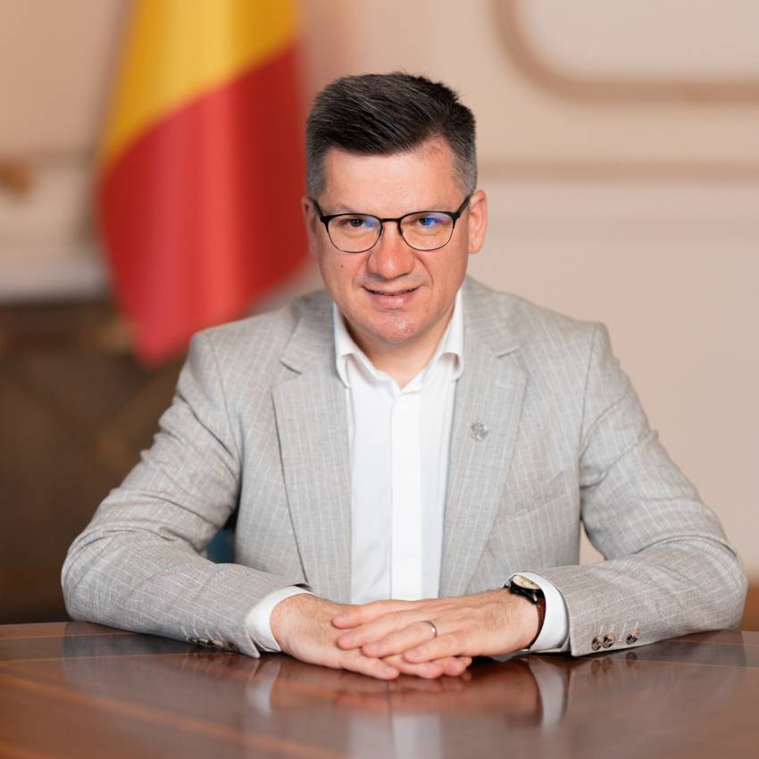 Mihai Neamțu ◉ România are nevoie de un imens pansament sufletesc, de iertare și binecuvântare...