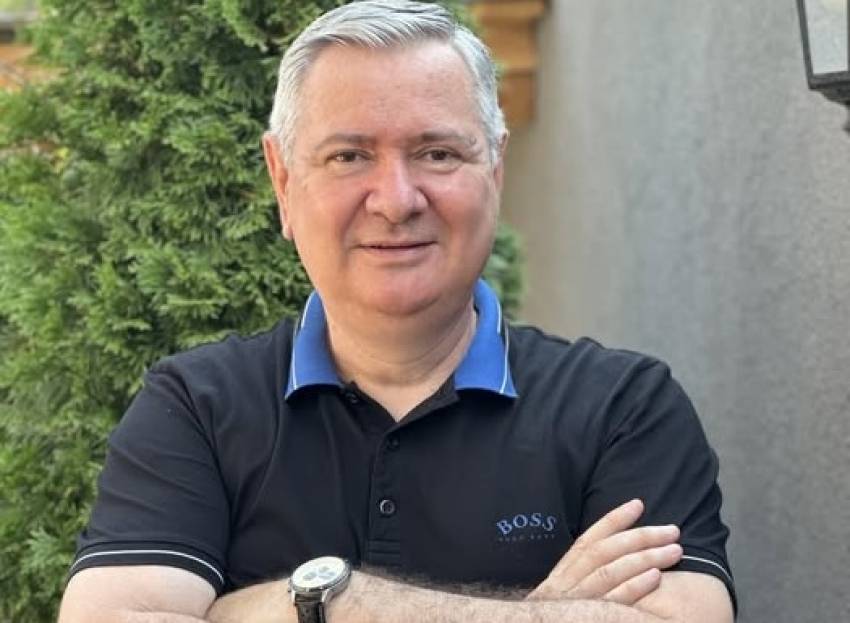 Florin Ianovici ◉ Un 