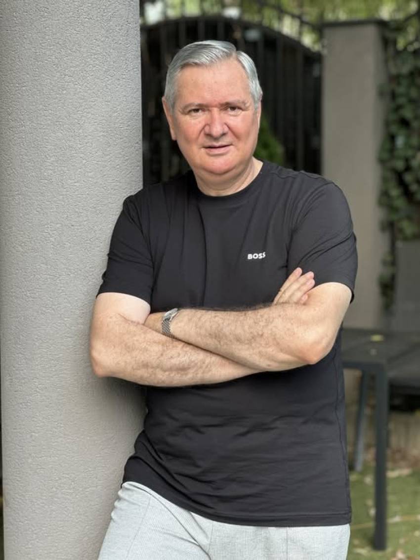 Florin Ianovici ◉ Clipa bate la ușa veșniciei