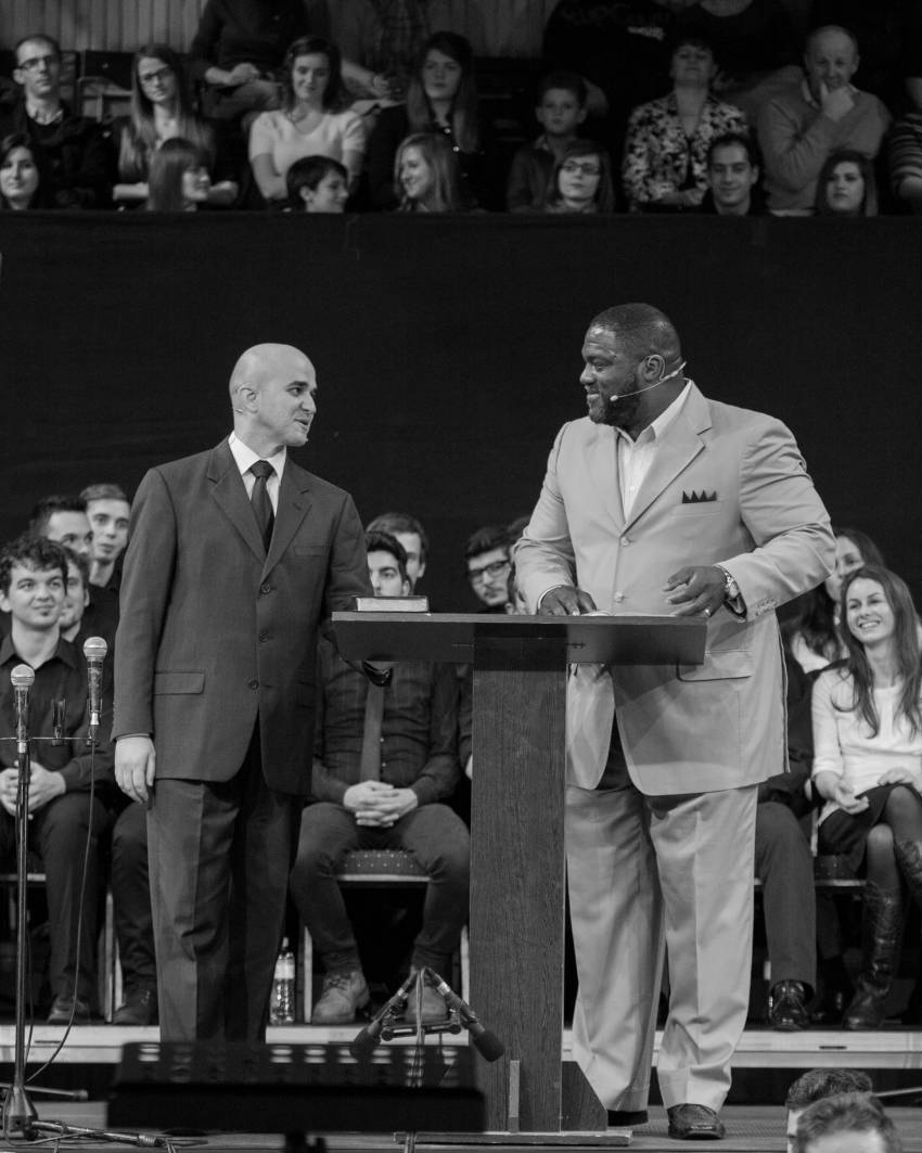 Pastorul Voddie Baucham a plecat în veșnicie!