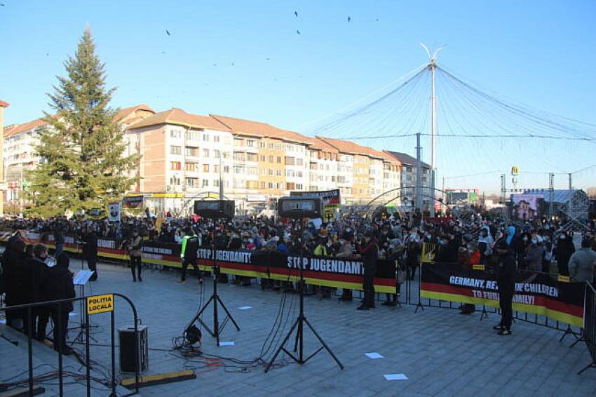 Suceava News: Mii de persoane la mitingul pentru susținerea familiei Furdui