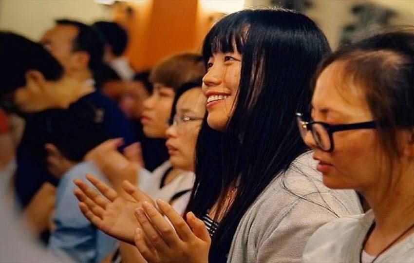 În China este ilegal ca persoanele sub 18 ani să meargă la biserică | AO NEWS