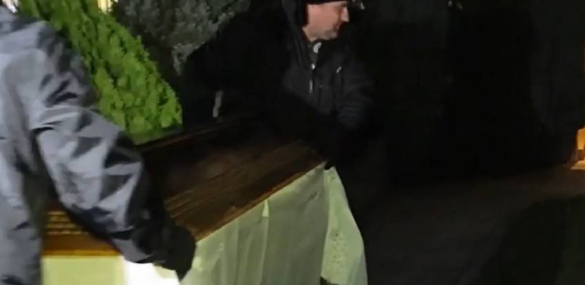 Observator News: Viorel Paşca s-a dus cu un mort în sicriu peste primar: 