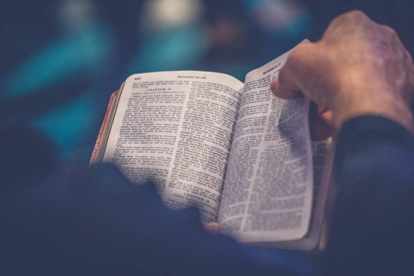 Christian Dragomir ◉ De ce să citești Biblia (și) anul acesta?
