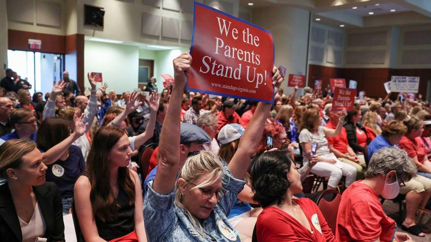 Părinții împotriva regimului