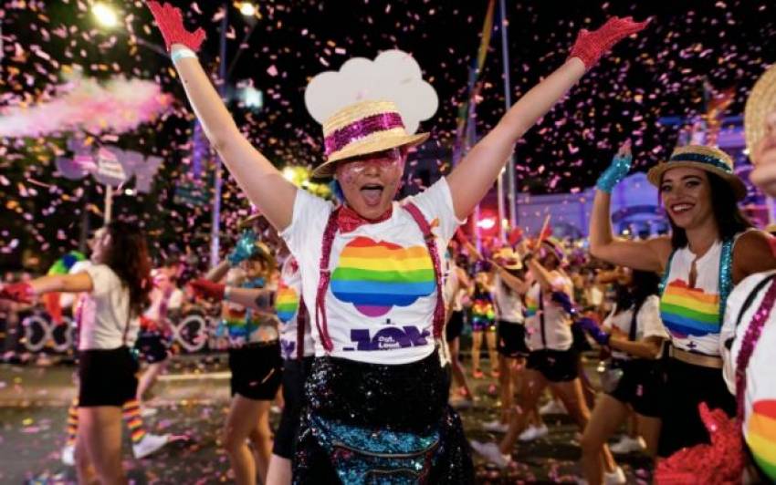 Ciudat! Pandemia nu a împiedicat parada LGBT din Sydney pe un stadion unde s-au înghesuit 36000 de spectatori...