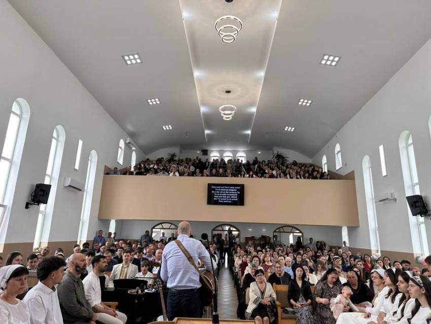 Nelu Filip ◉ EMANUEL - O BISERICA VIE ŞI RELEVANTĂ ÎN INIMA NĂSĂUDULUI