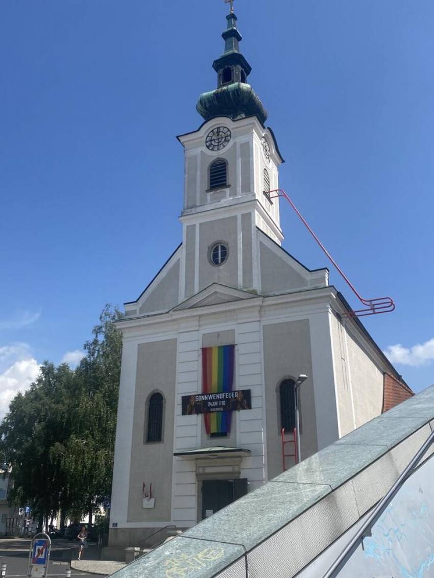 Șoc! Simbolul LGBT, pus pe biserica romano-catolică din Linz