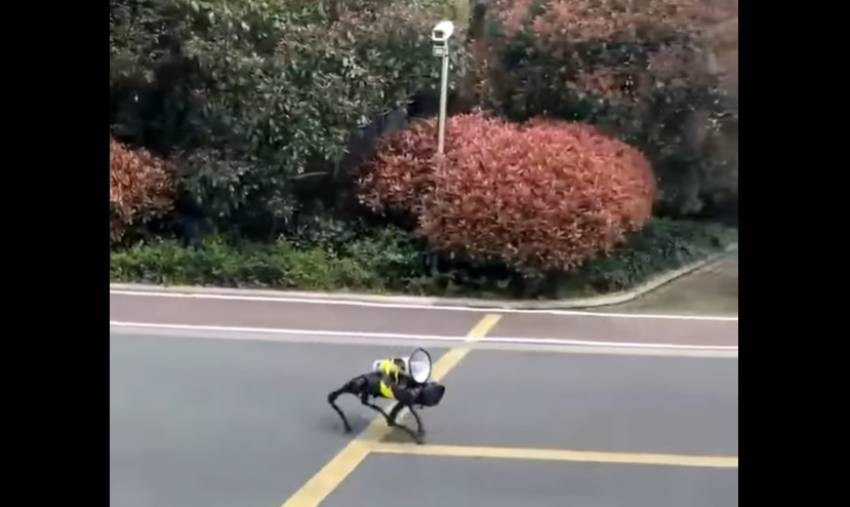 Un nou experiment? În Shanghai, lockdownul a fost prelungit nelimitat. Pe străzi patrulează câini electronici...