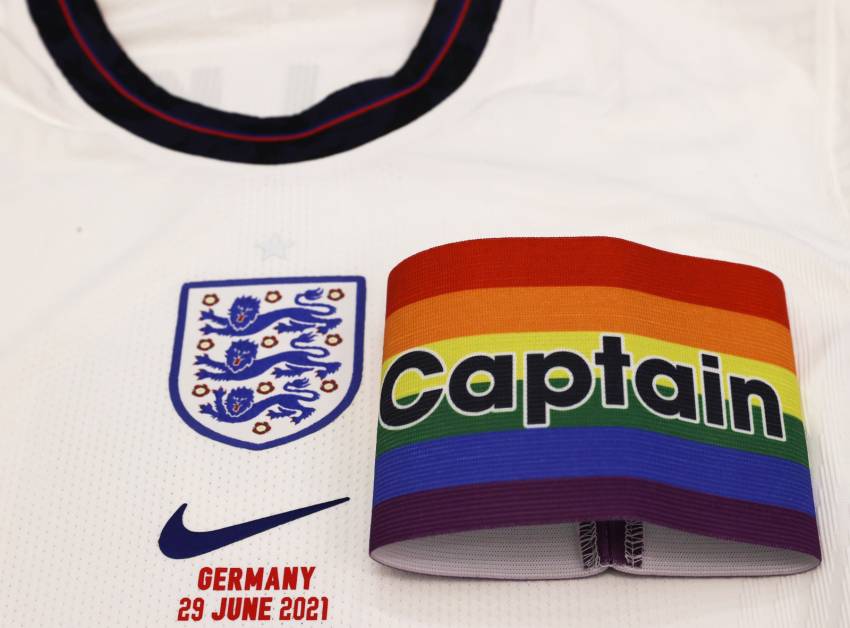 Sodomiții s-au cocoțat și pe EURO 2020: Căpitanii formațiilor Angliei și Germaniei, cu banderole LGBT
