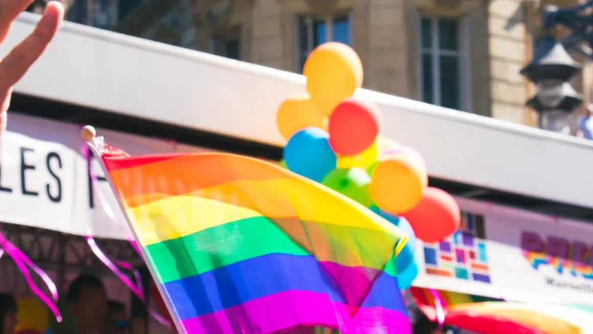 Prima căsătorie LGBT oficiată de o păstoriță a unei biserici baptiste