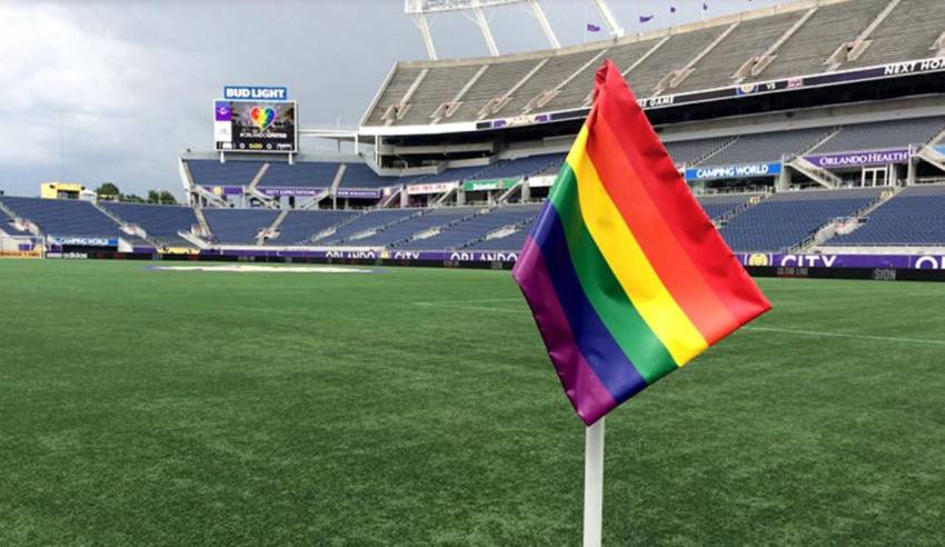 Peste 800 de fotbalişti din Germania s-au raliat într-o campanie de susţinere a jucătorilor homosexuali...