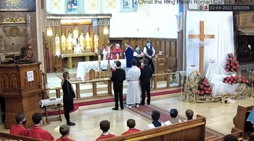 VIDEO: Poliția londoneză întrerupe o slujbă în biserică pe motiv de Covid-19: 